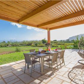 4 bedroom villa with infinity pool, Alcamo, sleeps 6-8